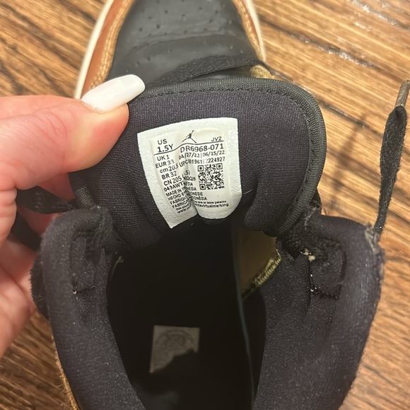 Jordan’s kids size 1.5 - Picture 5 of 6